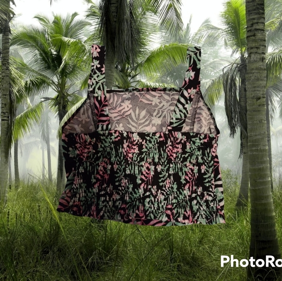 Tropical Two Piece Shorts and Top Outfit - Picture 5 of 8